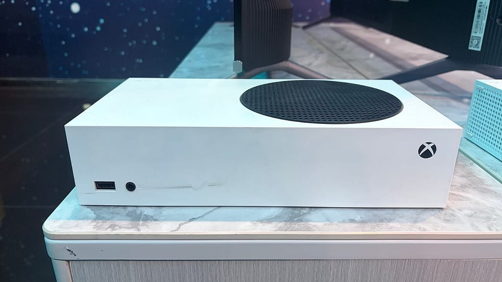 Xbox console and controller