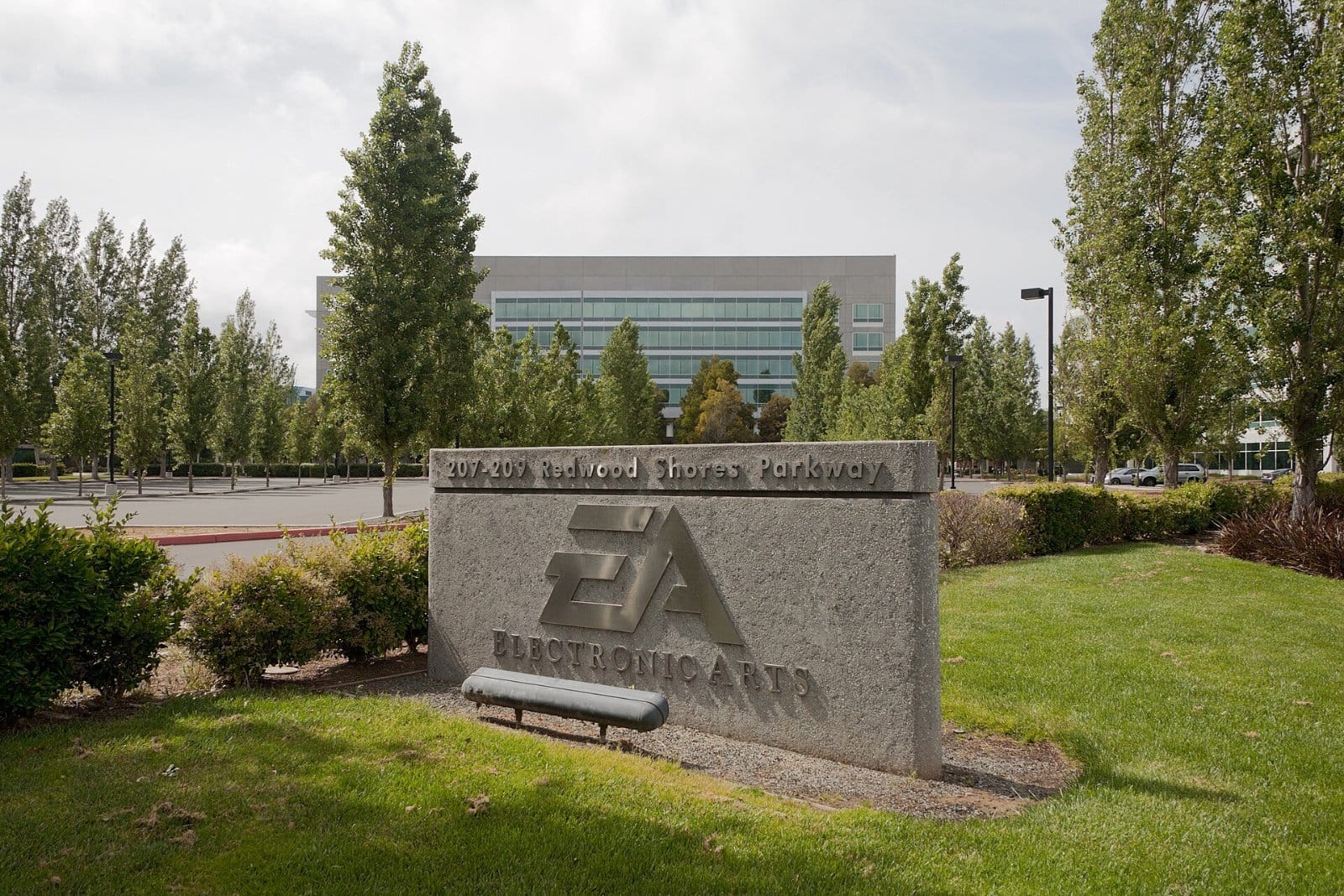 Scopri di più sull'articolo EA Download PC: Come funziona il download di giochi per il tuo computer